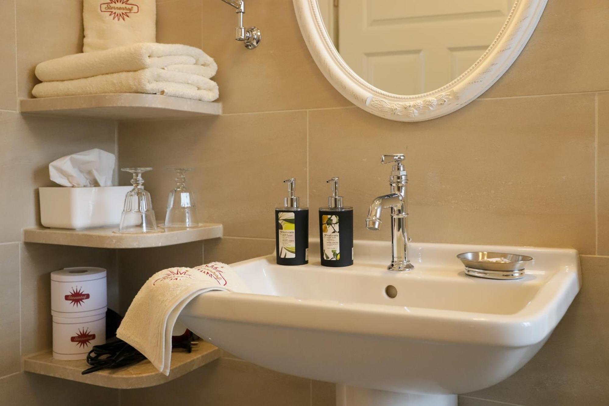 Boutique-Hotel Im Sternenhof Grosskarlbach Dış mekan fotoğraf